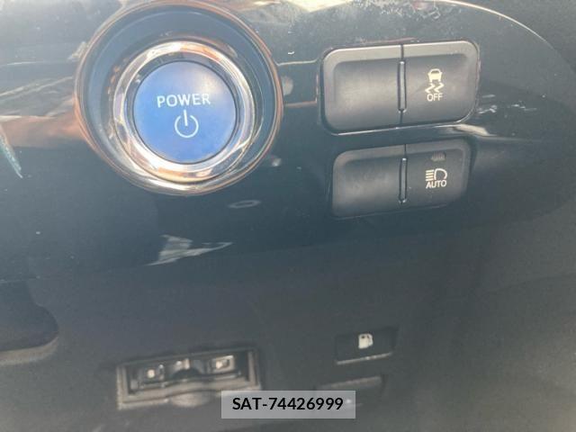 Toyota PRIUS 2016-04 7619304-18