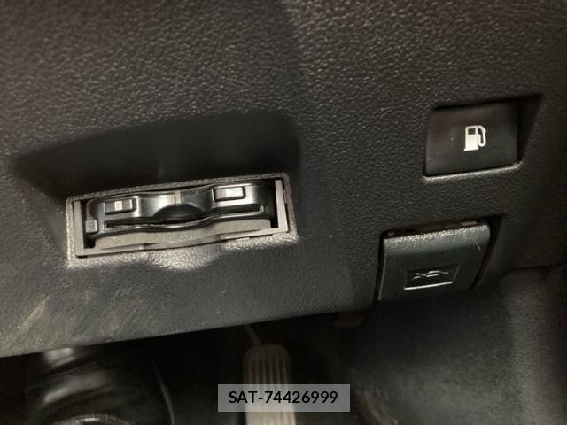 Toyota PRIUS 2016-04 7619304-19