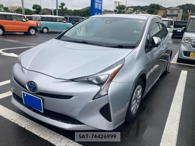 Toyota PRIUS 2016-04 7619304-2