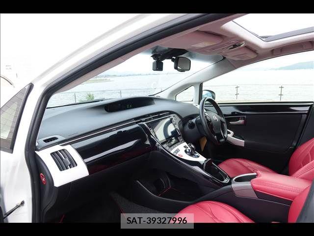 Toyota PRIUS 2015-05 7619251-14