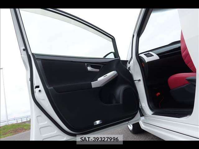 Toyota PRIUS 2015-05 7619251-24