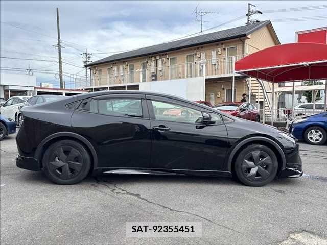 Toyota PRIUS 2023-05 7619237-17