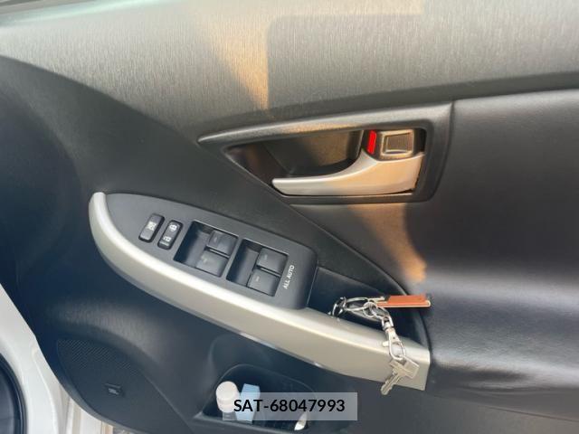 Toyota PRIUS 2014-11 7619313-10