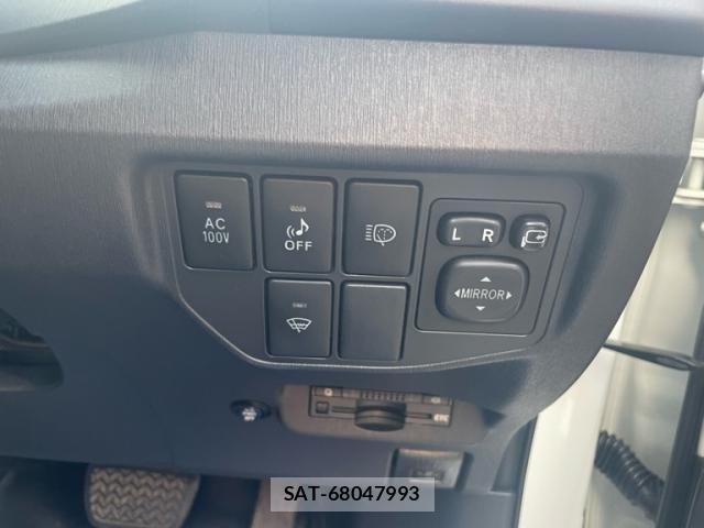 Toyota PRIUS 2014-11 7619313-15