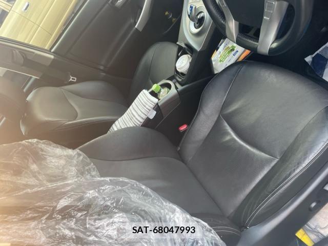 Toyota PRIUS 2014-11 7619313-16