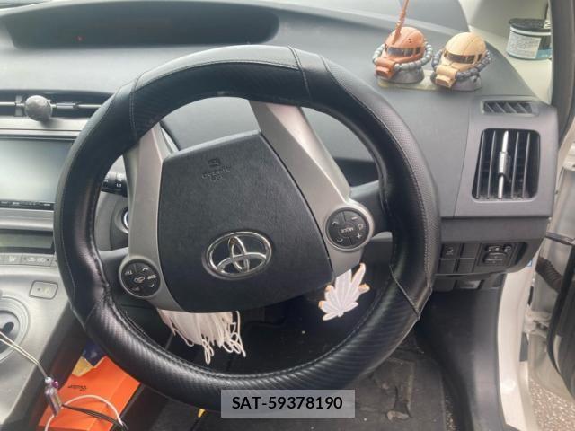 Toyota PRIUS 2013-11 7619315-11