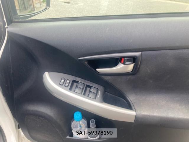 Toyota PRIUS 2013-11 7619315-13