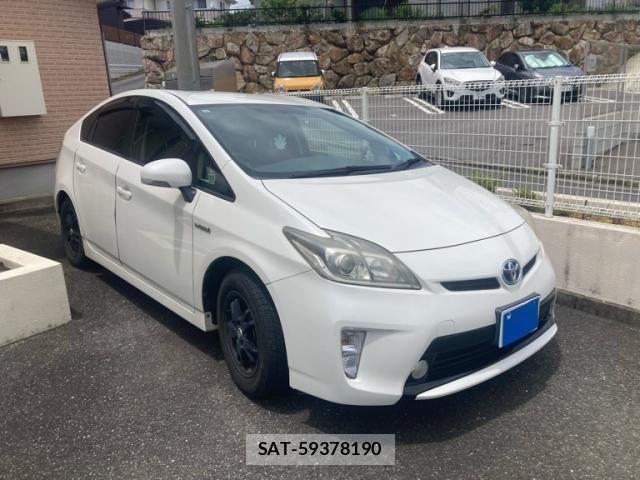 Toyota PRIUS 2013-11 7619315-1