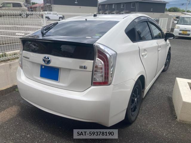 Toyota PRIUS 2013-11 7619315-2