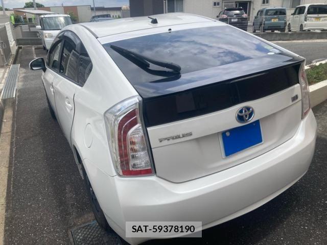 Toyota PRIUS 2013-11 7619315-3
