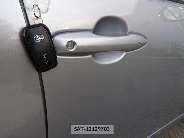 Toyota PRIUS 2023-10 7619243-7