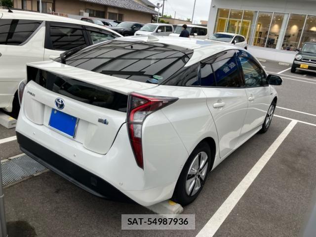 Toyota PRIUS 2016-04 7619278-4