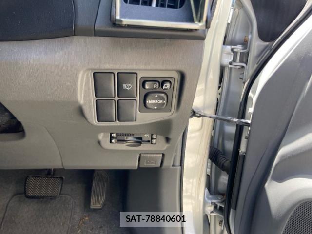 Toyota PRIUS 2010-03 7619339-17