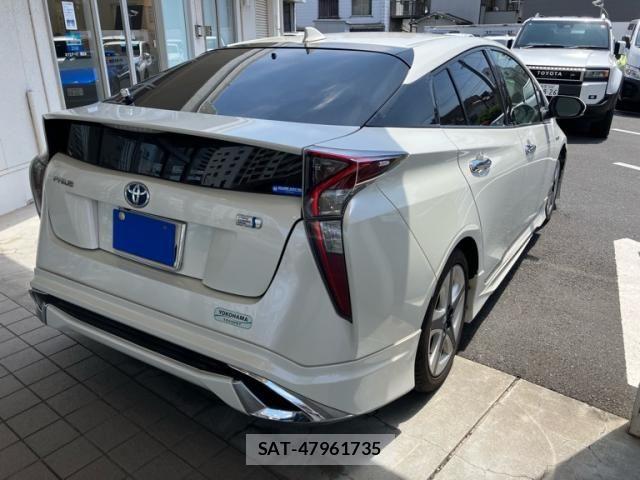Toyota PRIUS 2016-08 7619266-3