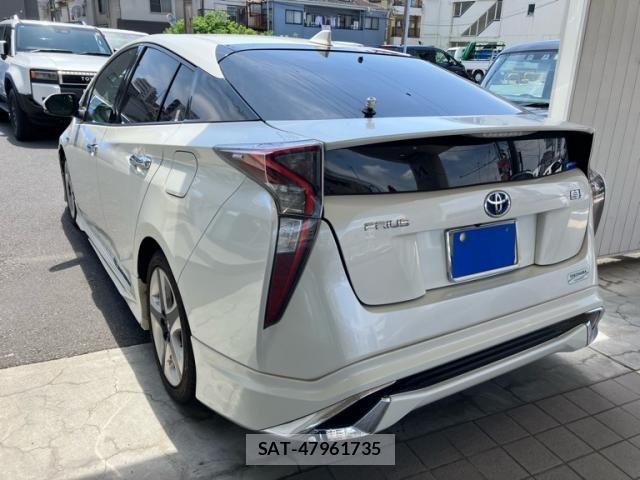 Toyota PRIUS 2016-08 7619266-4