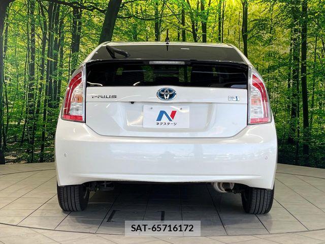 Toyota PRIUS 2013-11 7619288-14