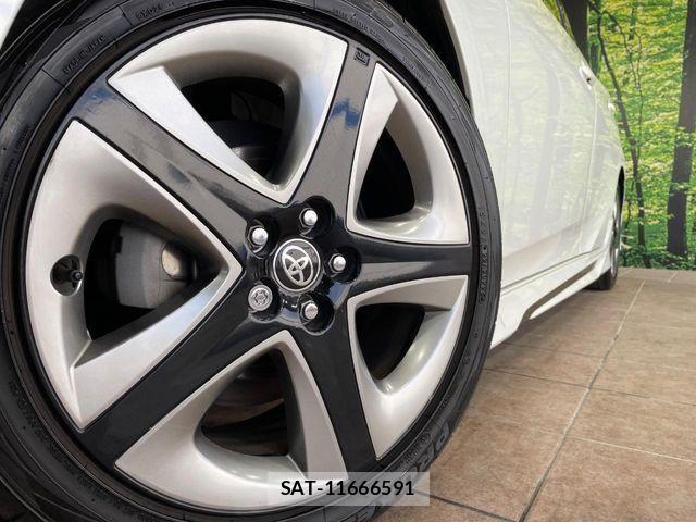 Toyota PRIUS 2019-12 7619262-12