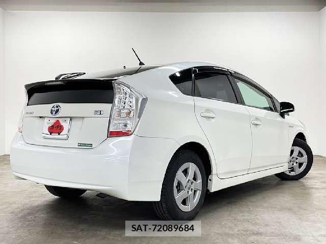 Toyota PRIUS 2011-08 7619318-2