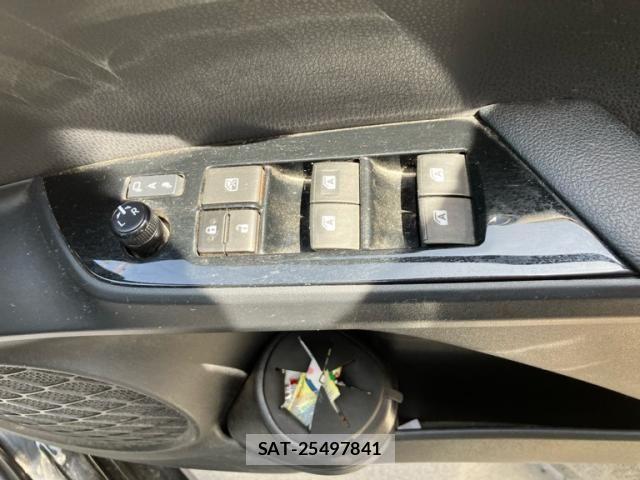 Toyota PRIUS 2016-06 7619289-17