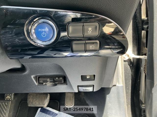 Toyota PRIUS 2016-06 7619289-18