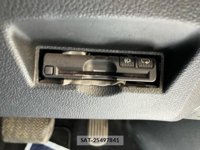 Toyota PRIUS 2016-06 7619289-23