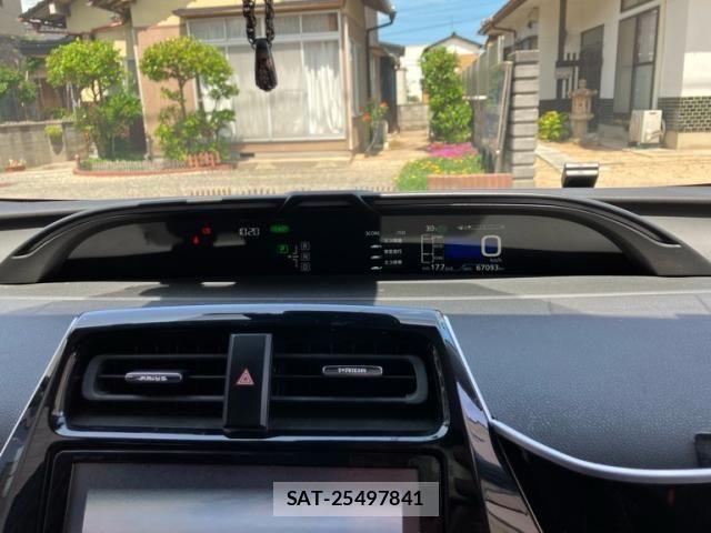 Toyota PRIUS 2016-06 7619289-24