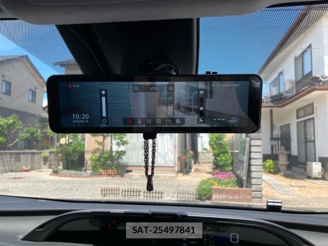 Toyota PRIUS 2016-06 7619289-28