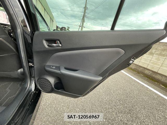 Toyota PRIUS 2019-11 7619269-18