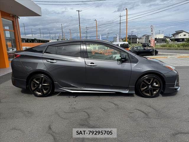 Toyota PRIUS 2017-09 7619258-10