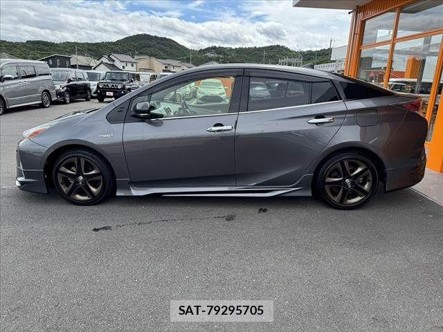 Toyota PRIUS 2017-09 7619258-11