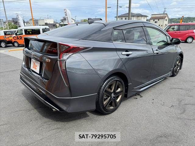Toyota PRIUS 2017-09 7619258-14