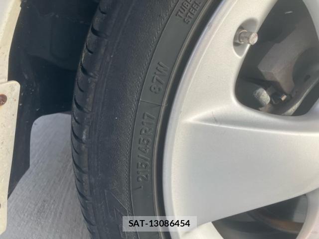 Toyota PRIUS 2013-04 7619317-11