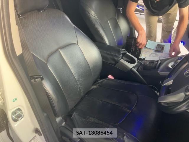 Toyota PRIUS 2013-04 7619317-13