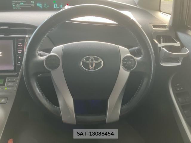 Toyota PRIUS 2013-04 7619317-15