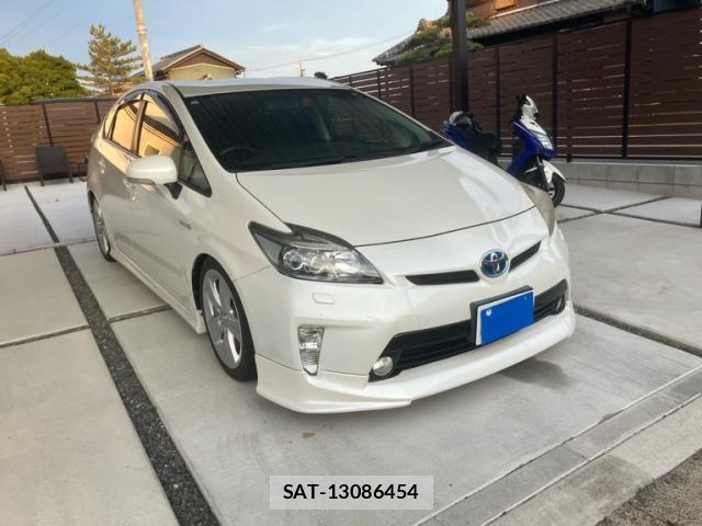 Toyota PRIUS 2013-04 7619317-1