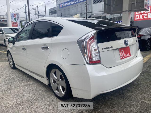 Toyota PRIUS 2011-10 7619319-11