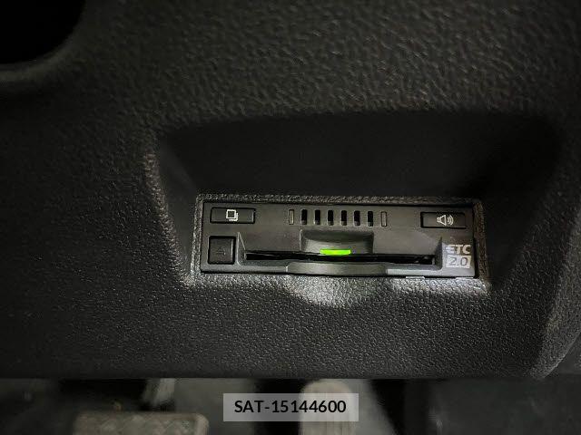 Toyota PRIUS 2018-05 7619252-15