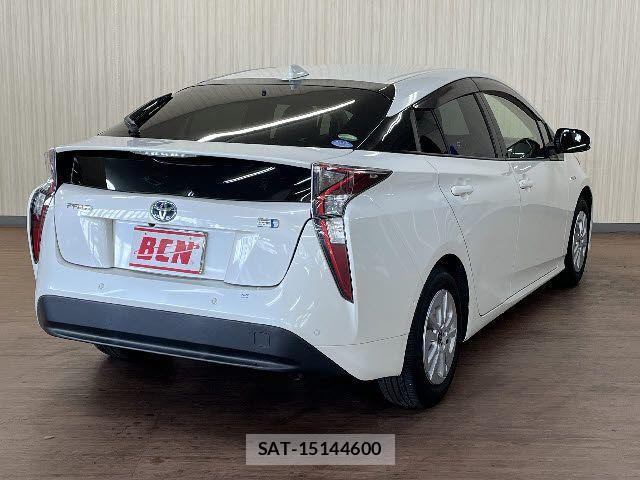Toyota PRIUS 2018-05 7619252-2