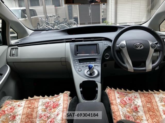 Toyota PRIUS 2011-08 7619329-14
