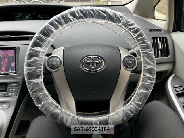 Toyota PRIUS 2011-08 7619329-16