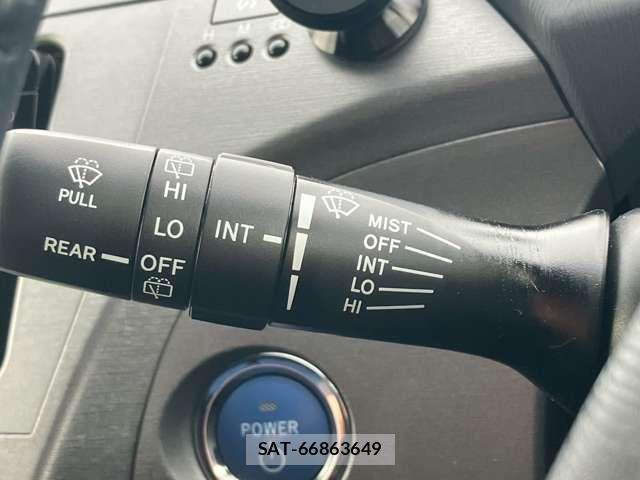 Toyota PRIUS 2014-09 7619295-6