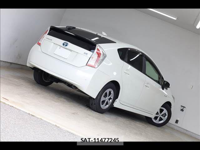 Toyota PRIUS 2015-03 7619296-11