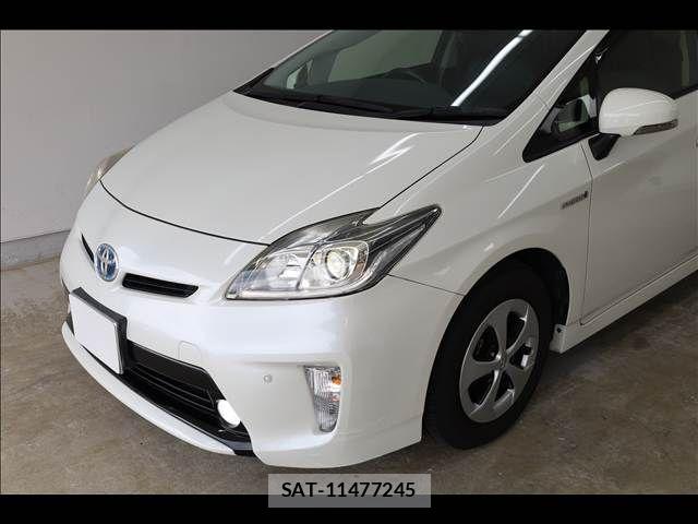 Toyota PRIUS 2015-03 7619296-12