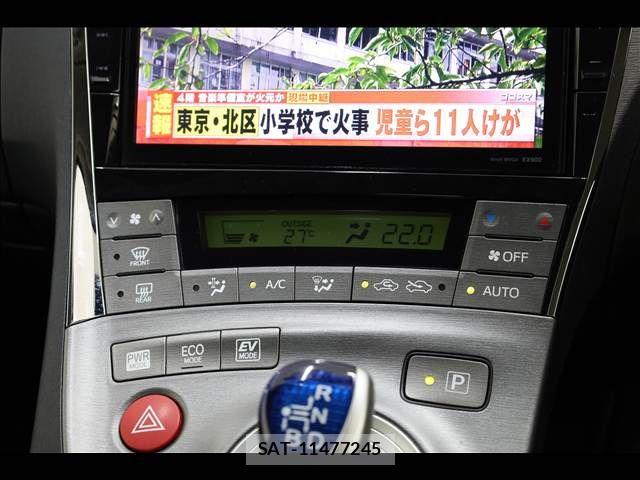 Toyota PRIUS 2015-03 7619296-14