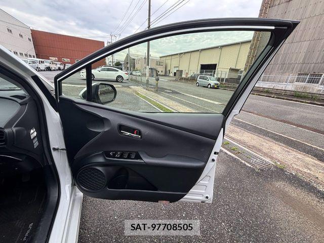 Toyota PRIUS 2022-06 7619247-23