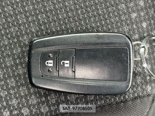 Toyota PRIUS 2022-06 7619247-28
