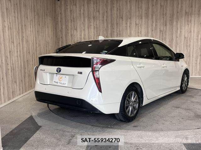 Toyota PRIUS 2017-06 7619260-16