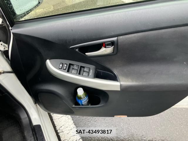 Toyota PRIUS 2015-07 7619316-10