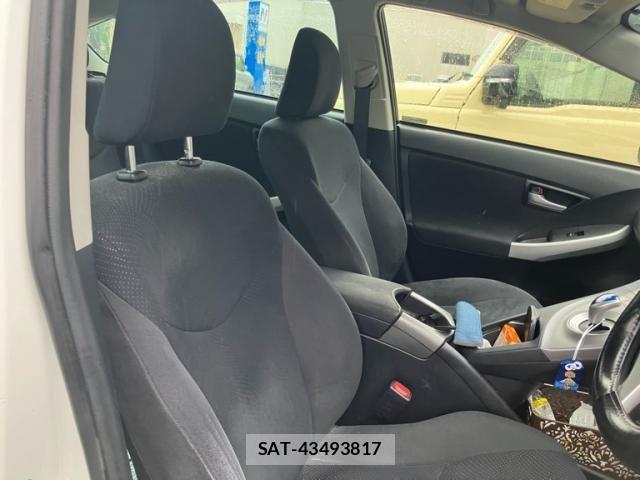 Toyota PRIUS 2015-07 7619316-11