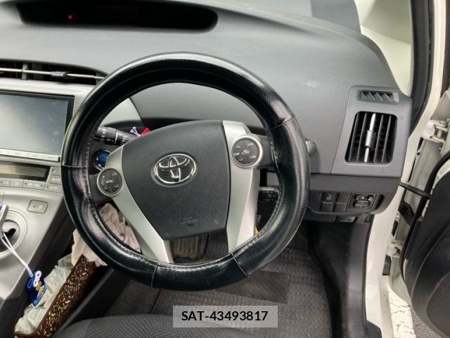 Toyota PRIUS 2015-07 7619316-13